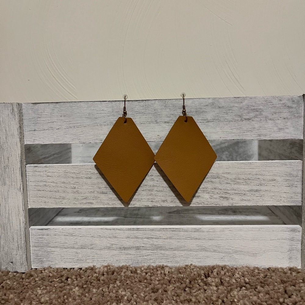 Plunder earrings, tan leather dangle
